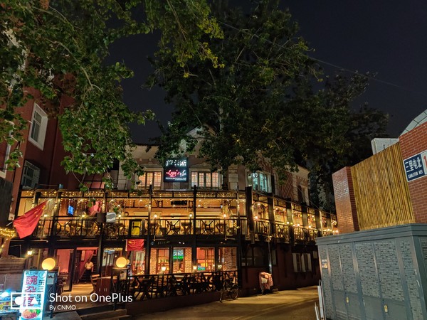 一加7T Pro开启夜景模式 绝美城市夜景该如何记录 标准答案可能就在你的手里