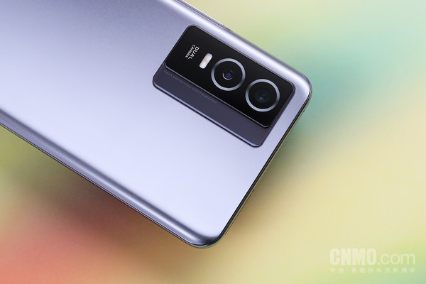 vivo Y76s采用后置双摄 vivo Y76s评测:星钻工艺加持 千元机也能轻薄时尚