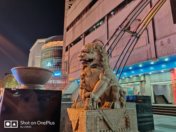 一加7T Pro开启夜景模式 绝美城市夜景该如何记录 标准答案可能就在你的手里